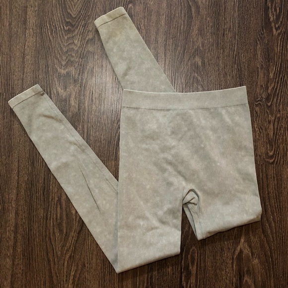 H&M Sage Green Ribbed Seamless Leggings - Picture 3 of 15